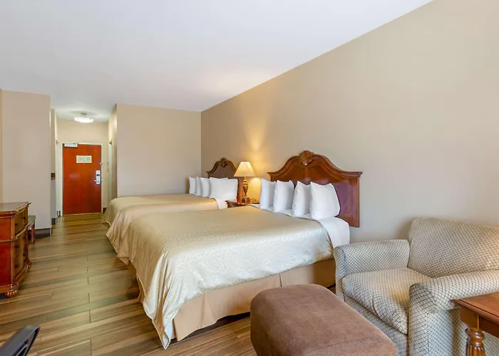 Western Fossil Country & Hotel 3*