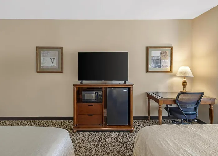 Western Fossil Country & Hotel