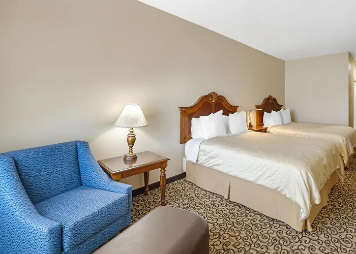 Western Fossil Country & Hotel 3*
