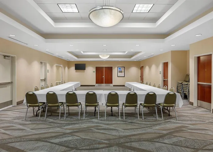 Western Fossil Country & Hotel 3*